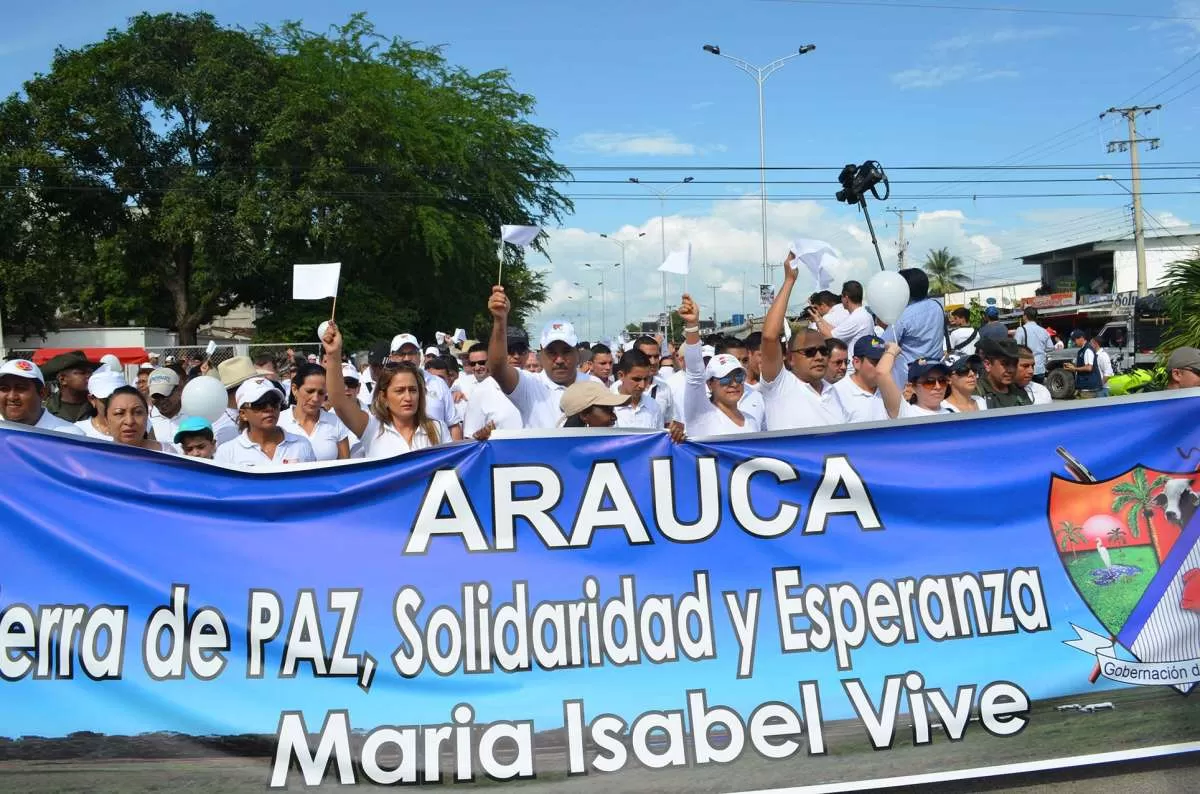Desde el Hospital San Vicente hasta la alcaldía de Arauca marcharon miles de personas para rechazar lo atentados que ha cometido las guerrillas del ELN y las Farc.